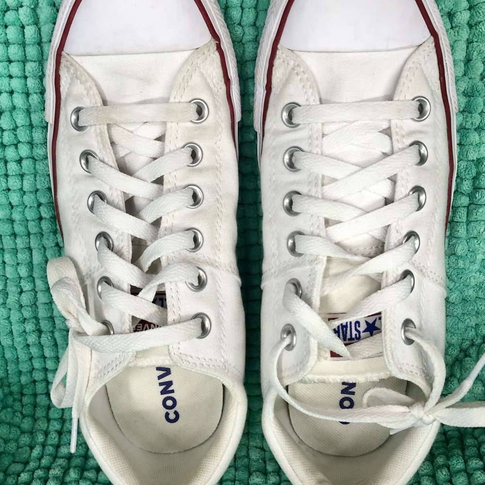 Converse Chuck Taylor Women’s Low Top White Canvas Sneakers. Size 9